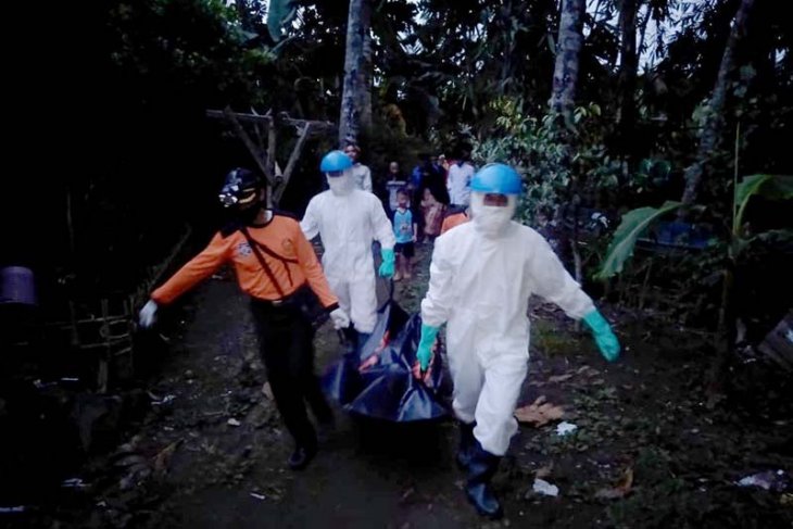 Di Sungai Kalisabuk Cilacap, tim SAR gabungan temukan korban tenggelam