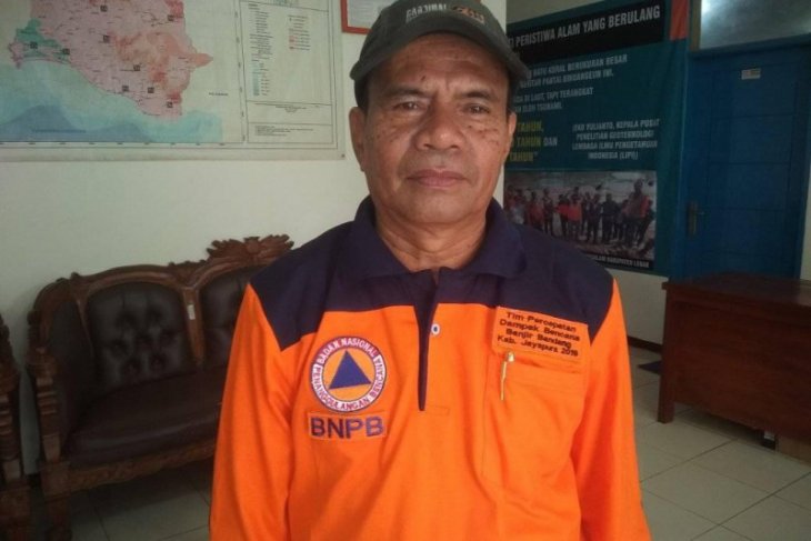 Akibat banjir rob, belasan bangunan di Pantai Selatan Lebak rusak