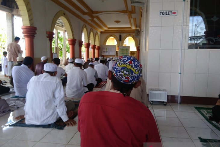 Banjarmasin to establish pilot mosque to fulfil health protocol