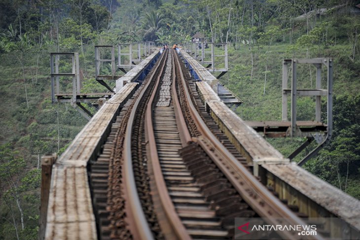 Jembatan kereta api terpanjang 