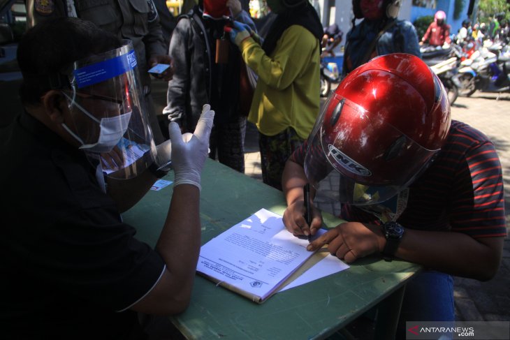 Razia pelanggar PSBB Surabaya Raya