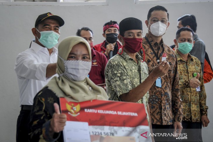 Penyaluran bantuan sosial di Kabupaten Bandung Barat 