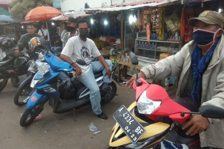 Pengemudi ojek di Lebak mengeluh pendapatan menurun