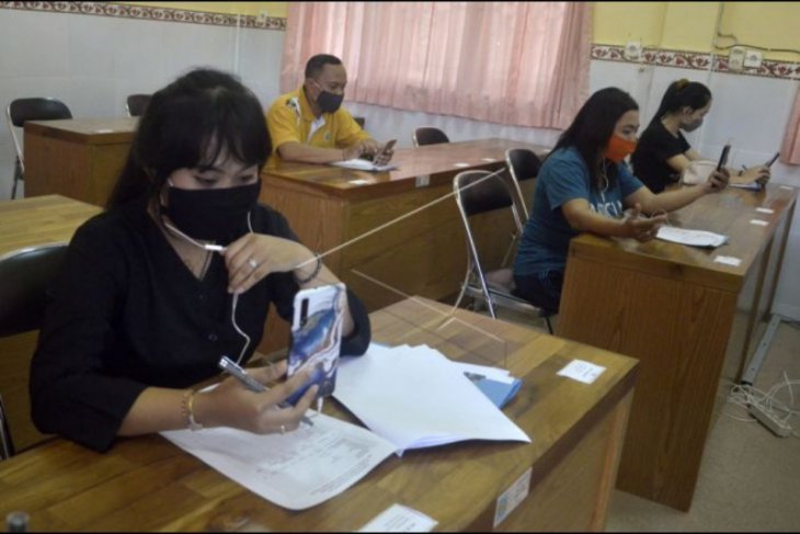 Tes wawancara calon siswa SMK lewat daring