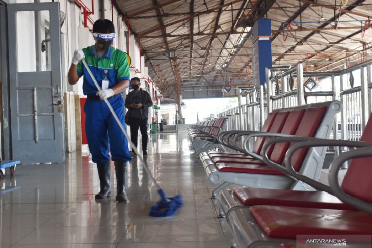 Adaptasi normal baru di stasiun KA Madiun