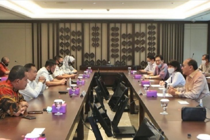 Satgas COVID-19 DPR temui pelaku usaha terkait normal baru