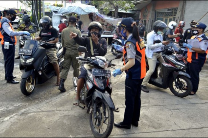 Pemeriksaan pengendara masuk Denpasar