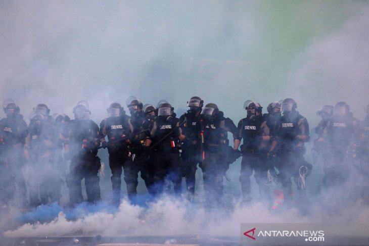 Unjuk rasa di AS ricuh, dua warga sipil tewas, toko dijarah massa
