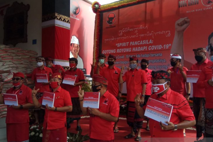 PDIP Bali bagikan beras 30 ton saat pandemi COVID-19