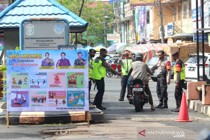 Penjagaan Di Pintu Masuk Pasar Sudimampir