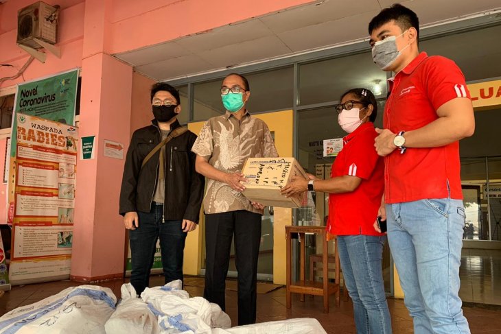 Telkomsel serahkan bantuan APD ke RSUD dr. M. Haulussy Ambon