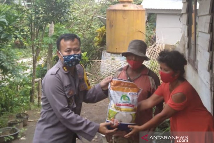 Polres Minahasa Tenggara bantu bahan pangan bagi warga transmigrasi