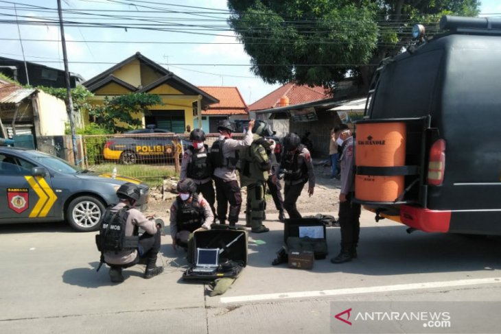 Ada tas misterius diduga berisi bom, Kapolres Karawang: Isinya hanya kabel terlilit