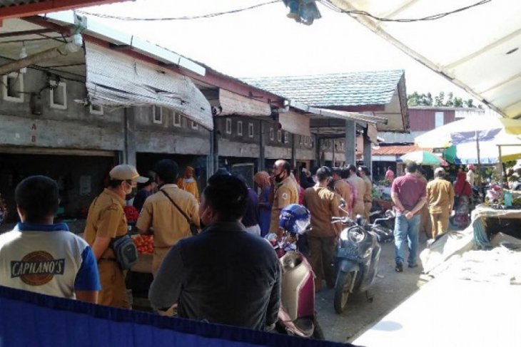 Tim terpadu tertibkan sejumlah pasar di Gunungsitoli