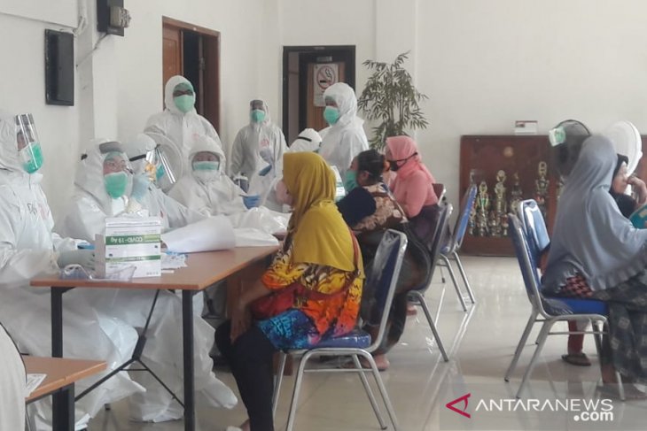 Jakarta tracking new COVID-19 clusters in traditional markets