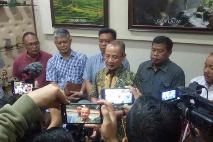Bupati Majalengka, Karna Sobahi minta satu desa karantina mandiri selama 14 hari