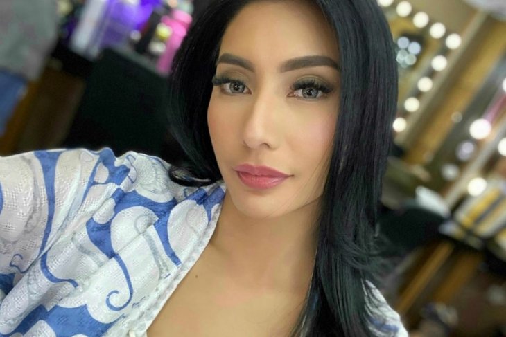 Selebritas Tyas Mirasih sambut normal baru dengan hati-hati