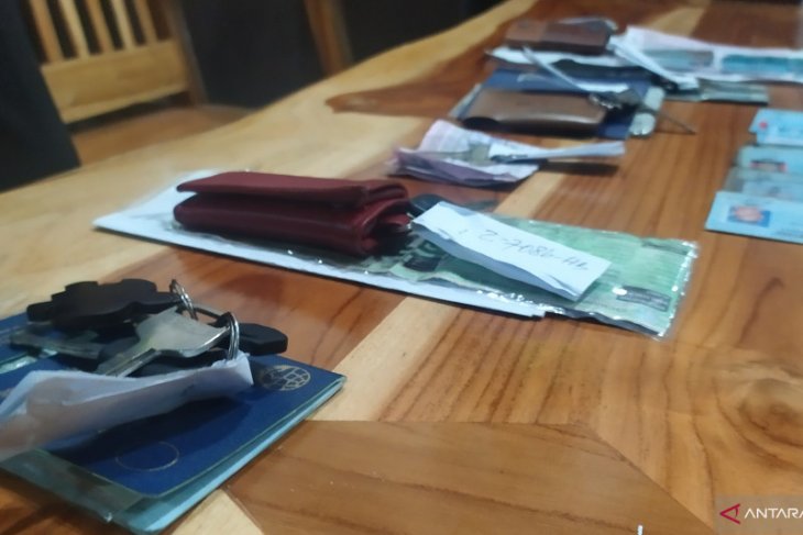 Polisi tangkap enam unit taksi gelap tujuan Jakarta