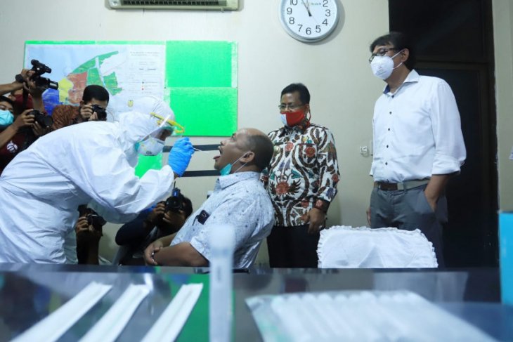 Wali kota Banda Aceh luncurkan tes swab corona massal
