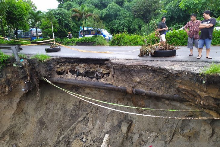 Ruas jalinsum di Bane Pematangsiantar terancam amblas