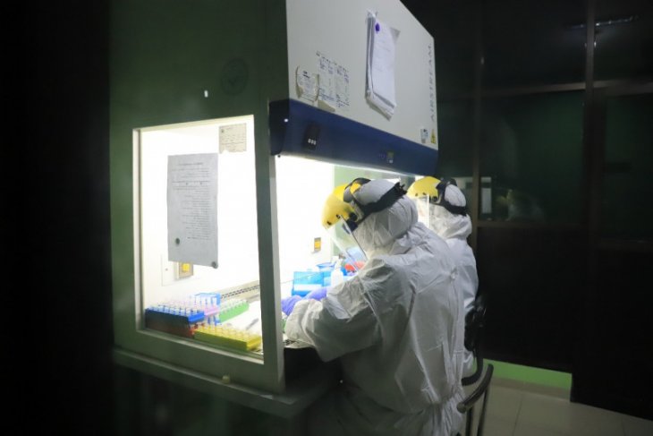 Laboratorium tes swab di Surabaya mulai beroperasi