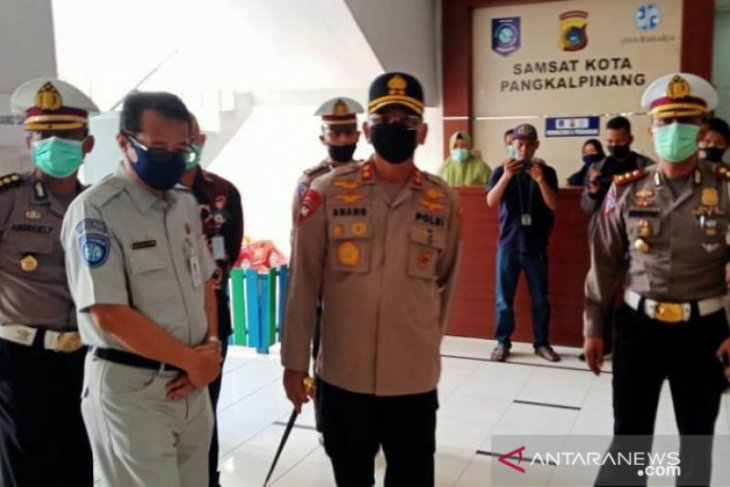 Cegah penyebaran COVID-19, Kapolda Babel cek pelayanan di kantor Samsat Pangkalpinang