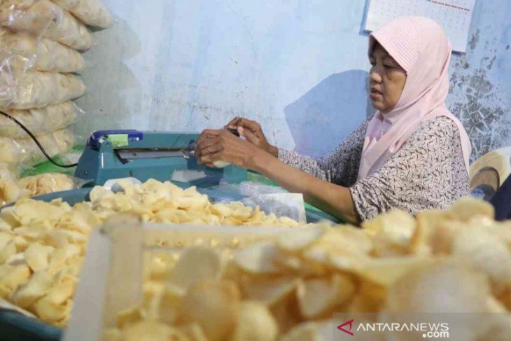 Sahabat UMI berikan sedekah modal pelaku usaha kecil untuk bangkit