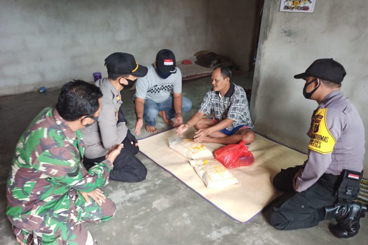 Polisi Bangka Barat salurkan bantuan sembako