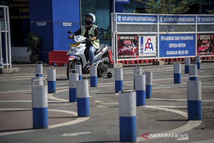 Pelayanan pembuatan SIM bagi warga terdampak COVID-19 