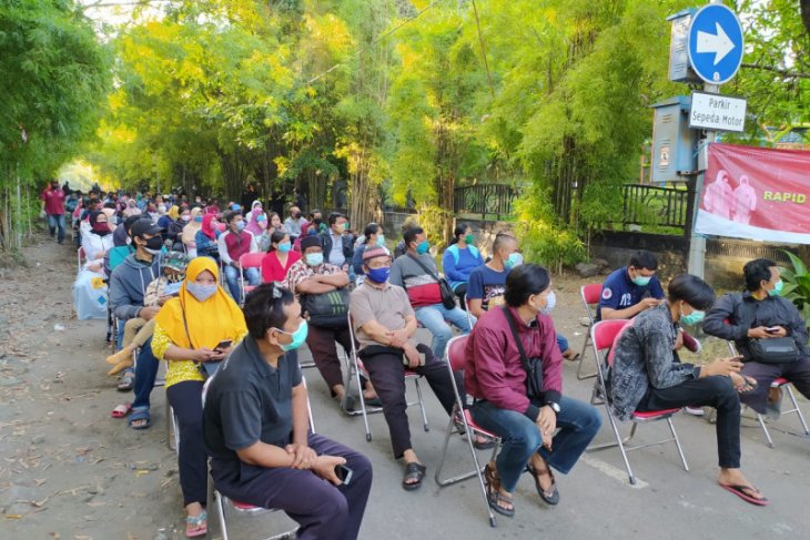 Rapid test dan swab massal di Keputih Surabaya lebih tertib dari sebelumnya