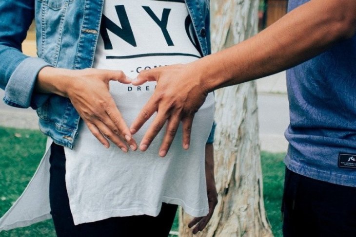Dokter menyarankan wanita hamil trimester awal hindari sauna