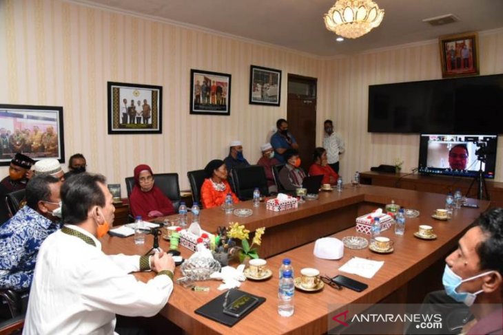 Bupati Tapsel sebut komunitas