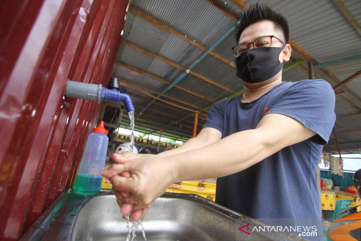 Warung Makan Terapkan Protokol Kesehatan