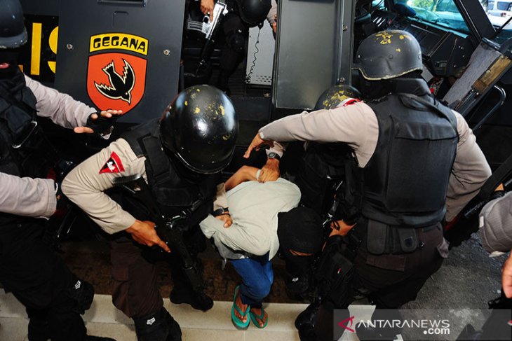 Densus 88 tanggkap 12 terduga teroris