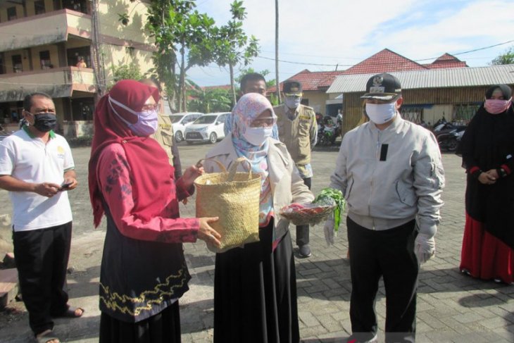 Banjarmasin mayor provides assistance to OTG