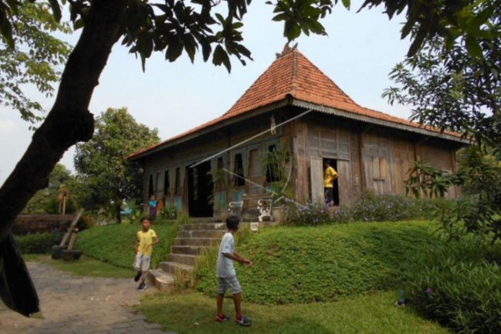 Wisata Rumah Joglo