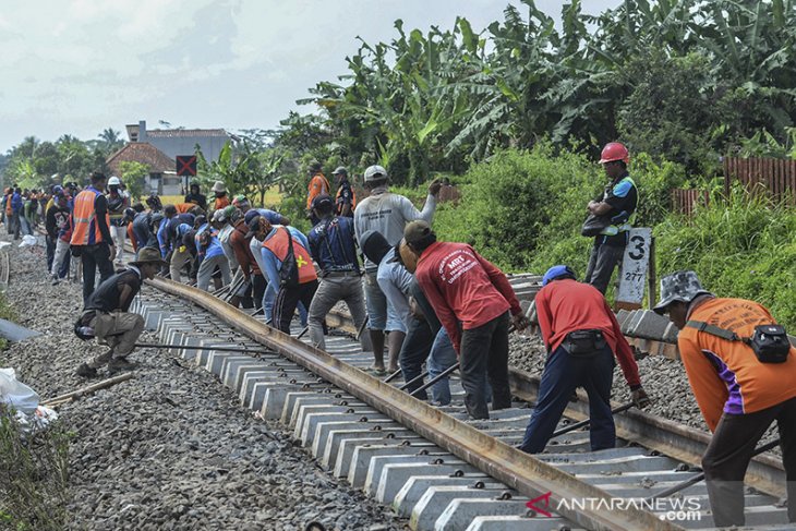 Peningkatan jalur kereta api 