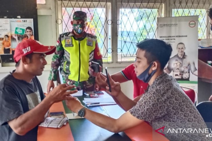TNI kawal pembagian bantuan tunai dari Kemensos di Bengkayang Kalbar