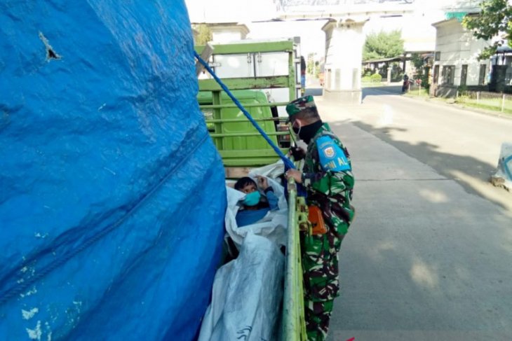 Lanal Denpasar gagalkan orang masuk bak truk agar