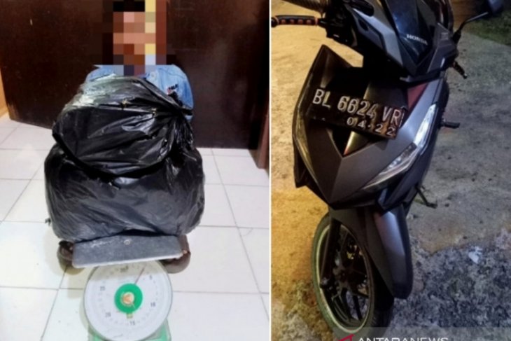 Polisi pos COVID-19 tangkap pria pembawa ganja