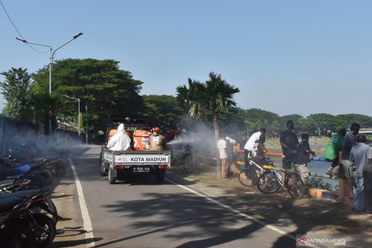 Penyemprotan Disinfektan di Fasilitas Umum