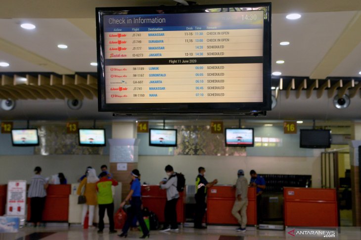 AP I tightens health protocols at airports amid Omicron threat