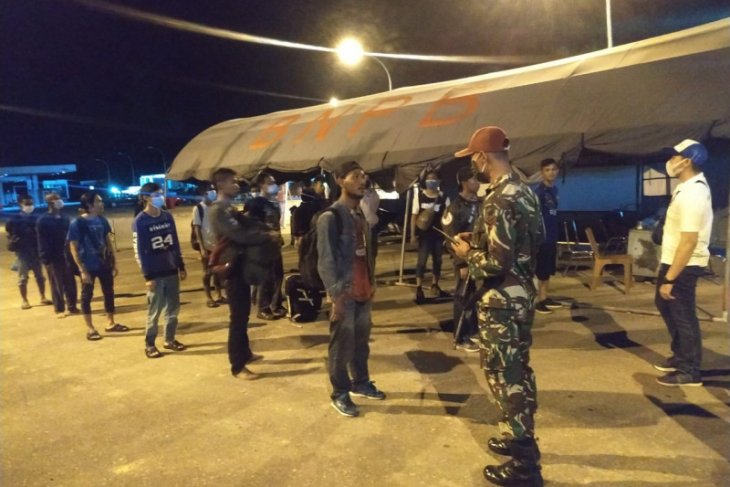 TNI places 53 returning illegal migrant workers under detention