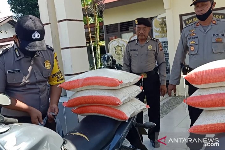Polres Bengkayang salurkan beras dari Mabes Polri di Ledo