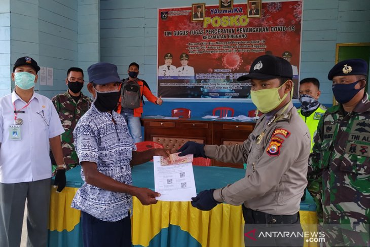 WARGA PULAU ENGGANO TERIMA BST COVID-19