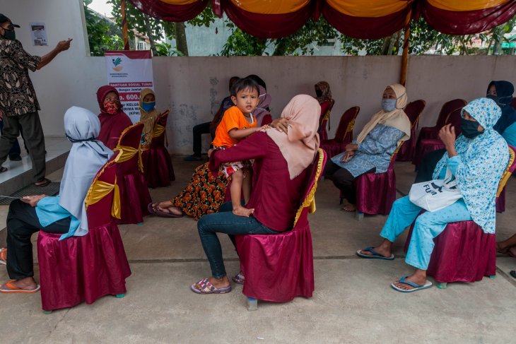 Pendistribusian bantuan sosial di Lebak berjalan lancar