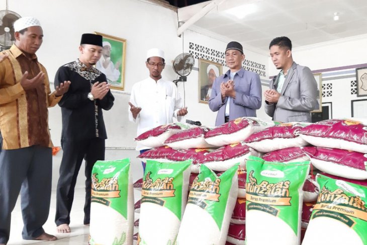 Masjid Kapal Munzalan salurkan bantuan 1 ton beras ke Ponpes Habib Sholeh di Kubu Raya