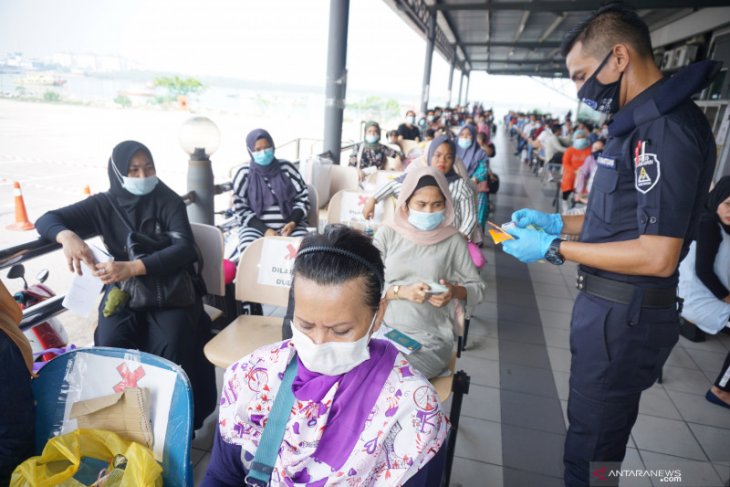 Sebanyak 409 pekerja Indonesia dipulangkan dari Malaysia