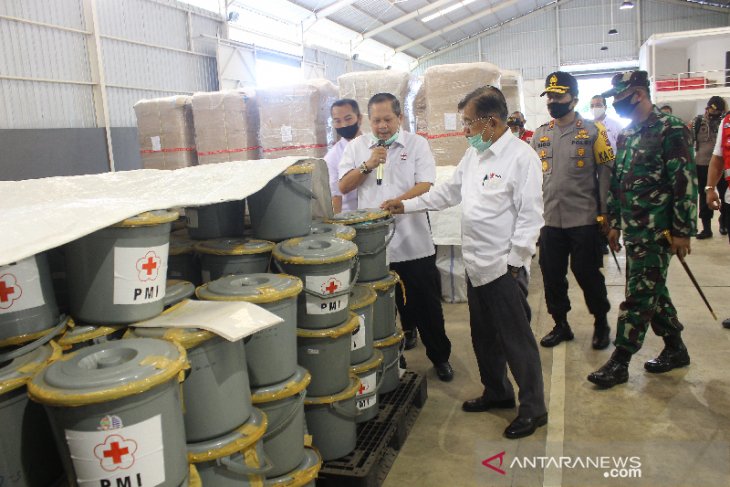 Jusuf Kalla Tinjau Gudang Logistik PMI Regional Kalimantan