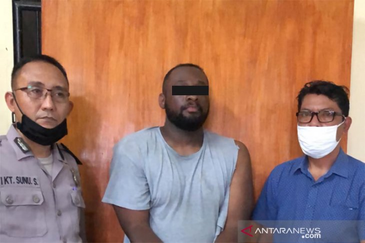 WNA Amerika ditangkap karena curi emas
